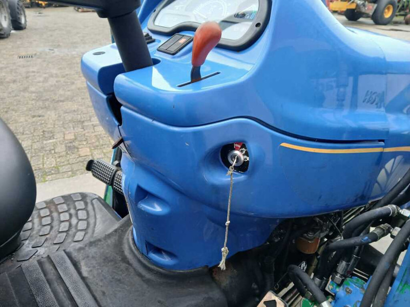 New Holland TC 40 - Tracteur agricole: photos 3 New Holland TC 40 - Tracteur agricole: photos 3