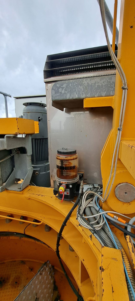 Liebherr 250EC-B12 Litronic - Grue à tour: photos 1 Liebherr 250EC-B12 Litronic - Grue à tour: photos 1