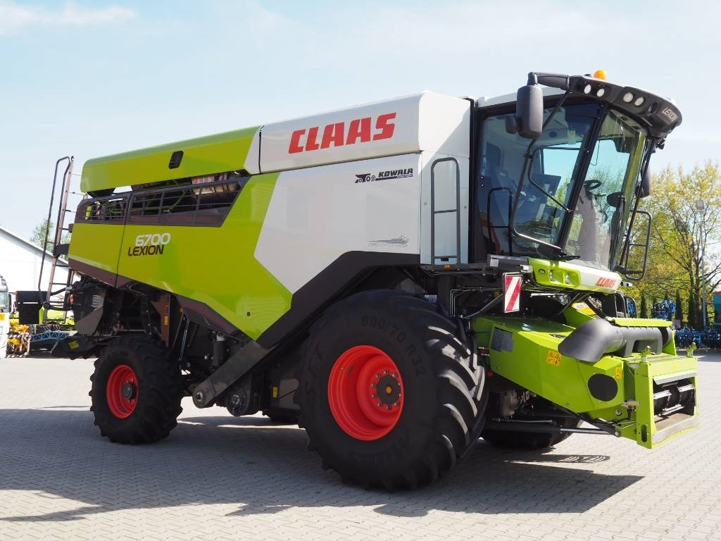 Claas Lexion 6700 + V770 - Moissonneuse-batteuse: photos 4 Claas Lexion 6700 + V770 - Moissonneuse-batteuse: photos 4