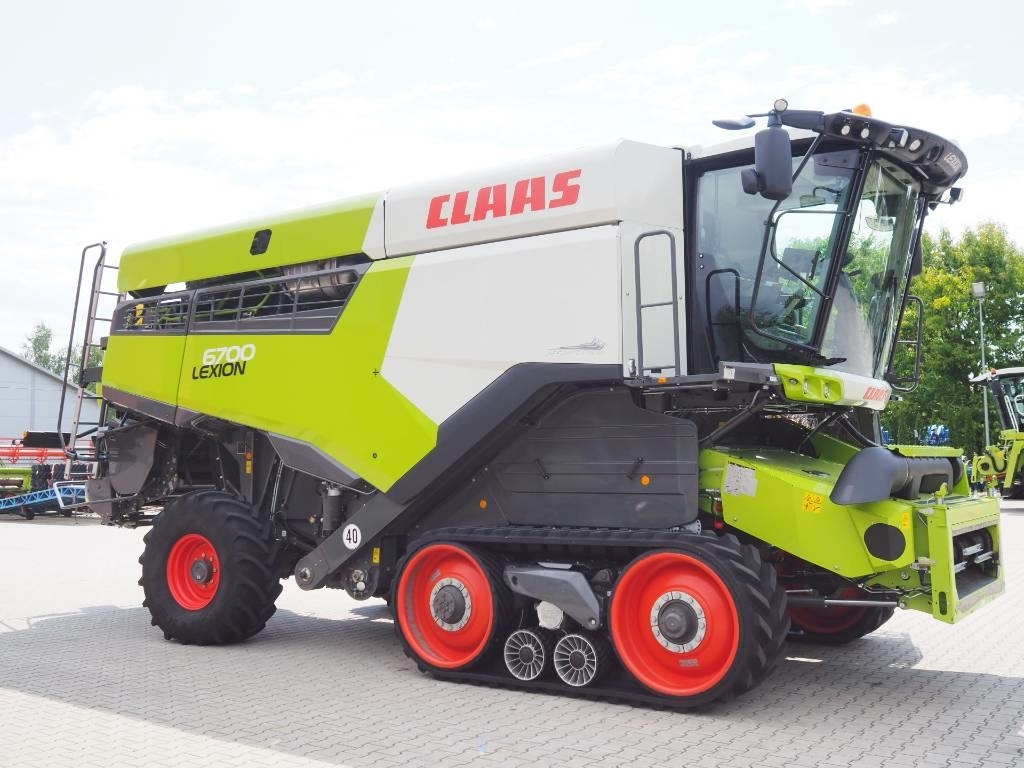 Claas Lexion 6700TT GPS + V930 - Moissonneuse-batteuse: photos 4 Claas Lexion 6700TT GPS + V930 - Moissonneuse-batteuse: photos 4