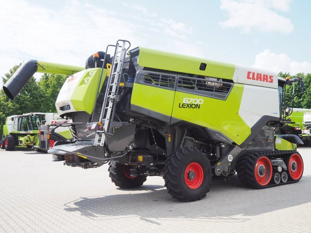 Claas Lexion 6700TT GPS + V930 - Moissonneuse-batteuse: photos 3 Claas Lexion 6700TT GPS + V930 - Moissonneuse-batteuse: photos 3