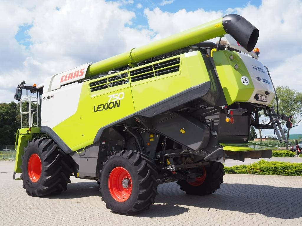 Claas Lexion 750 GPS + V770 - Moissonneuse-batteuse: photos 2 Claas Lexion 750 GPS + V770 - Moissonneuse-batteuse: photos 2