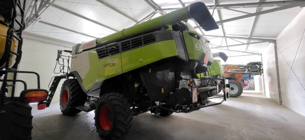 Claas Lexion 7500 + V930 - Moissonneuse-batteuse: photos 3 Claas Lexion 7500 + V930 - Moissonneuse-batteuse: photos 3
