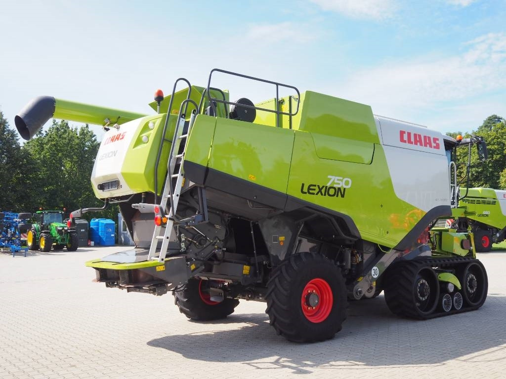 Claas Lexion 750TT + V900 - Moissonneuse-batteuse: photos 3 Claas Lexion 750TT + V900 - Moissonneuse-batteuse: photos 3
