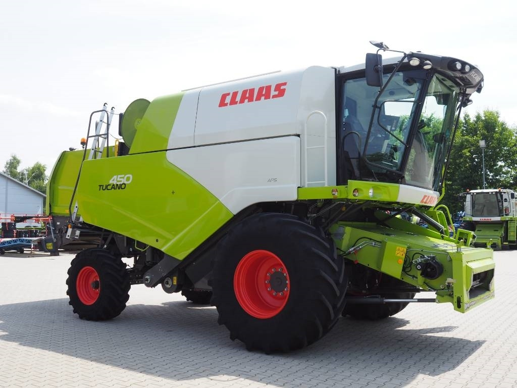 Claas Tucano 450 + V770 - Moissonneuse-batteuse: photos 4 Claas Tucano 450 + V770 - Moissonneuse-batteuse: photos 4