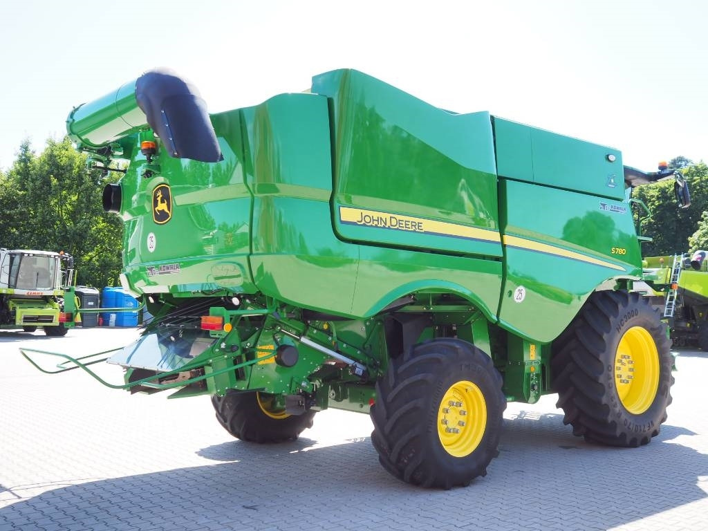 John Deere S780 + 730X - Moissonneuse-batteuse: photos 3 John Deere S780 + 730X - Moissonneuse-batteuse: photos 3
