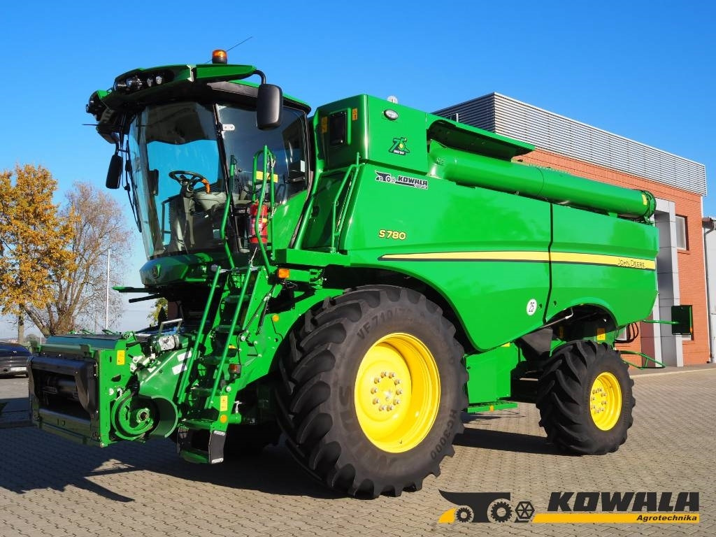 John Deere S780 + 730X - Moissonneuse-batteuse: photos 1 John Deere S780 + 730X - Moissonneuse-batteuse: photos 1