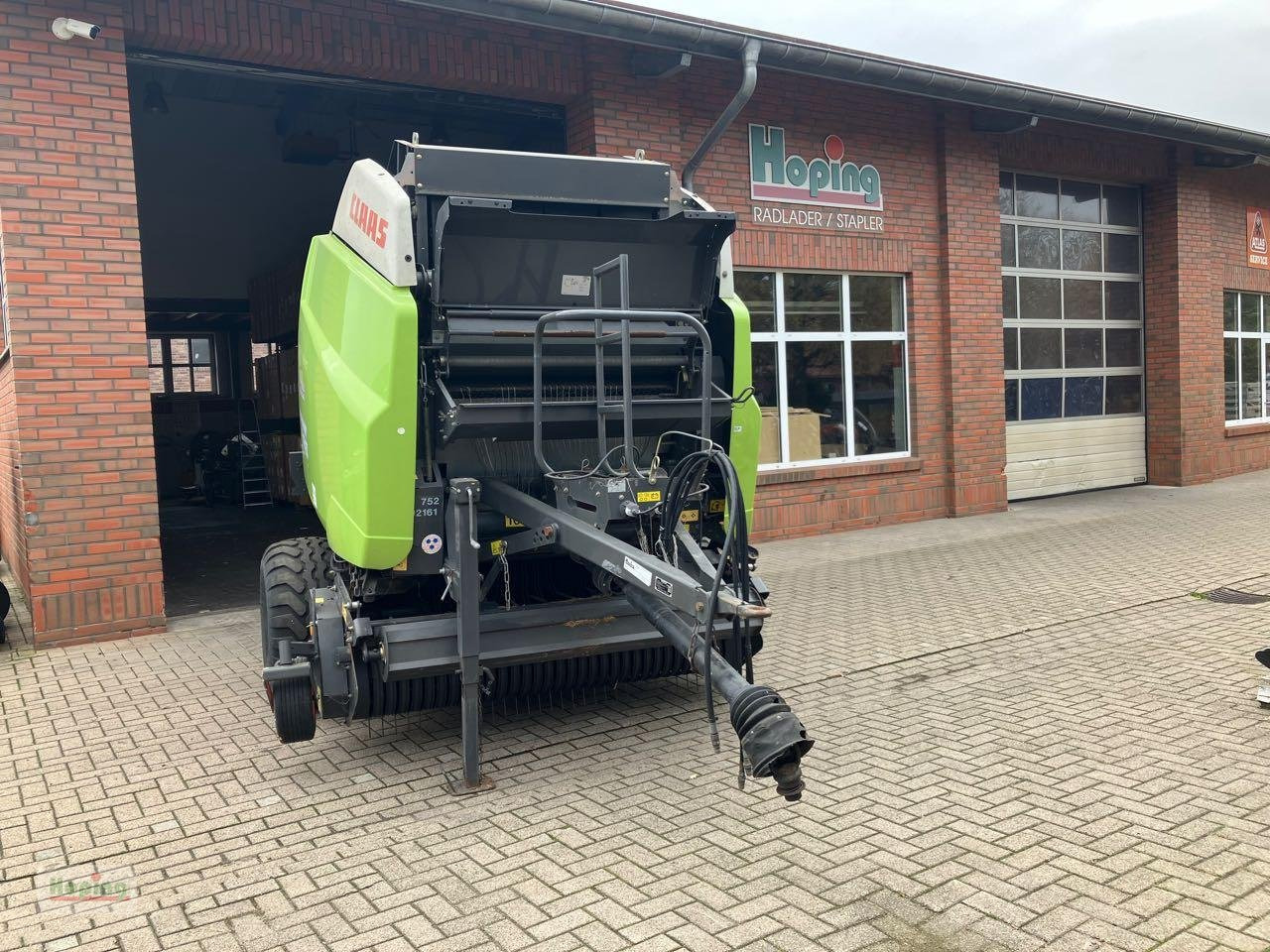 CLAAS Variant 385 - Presse à balles rondes: photos 1 CLAAS Variant 385 - Presse à balles rondes: photos 1