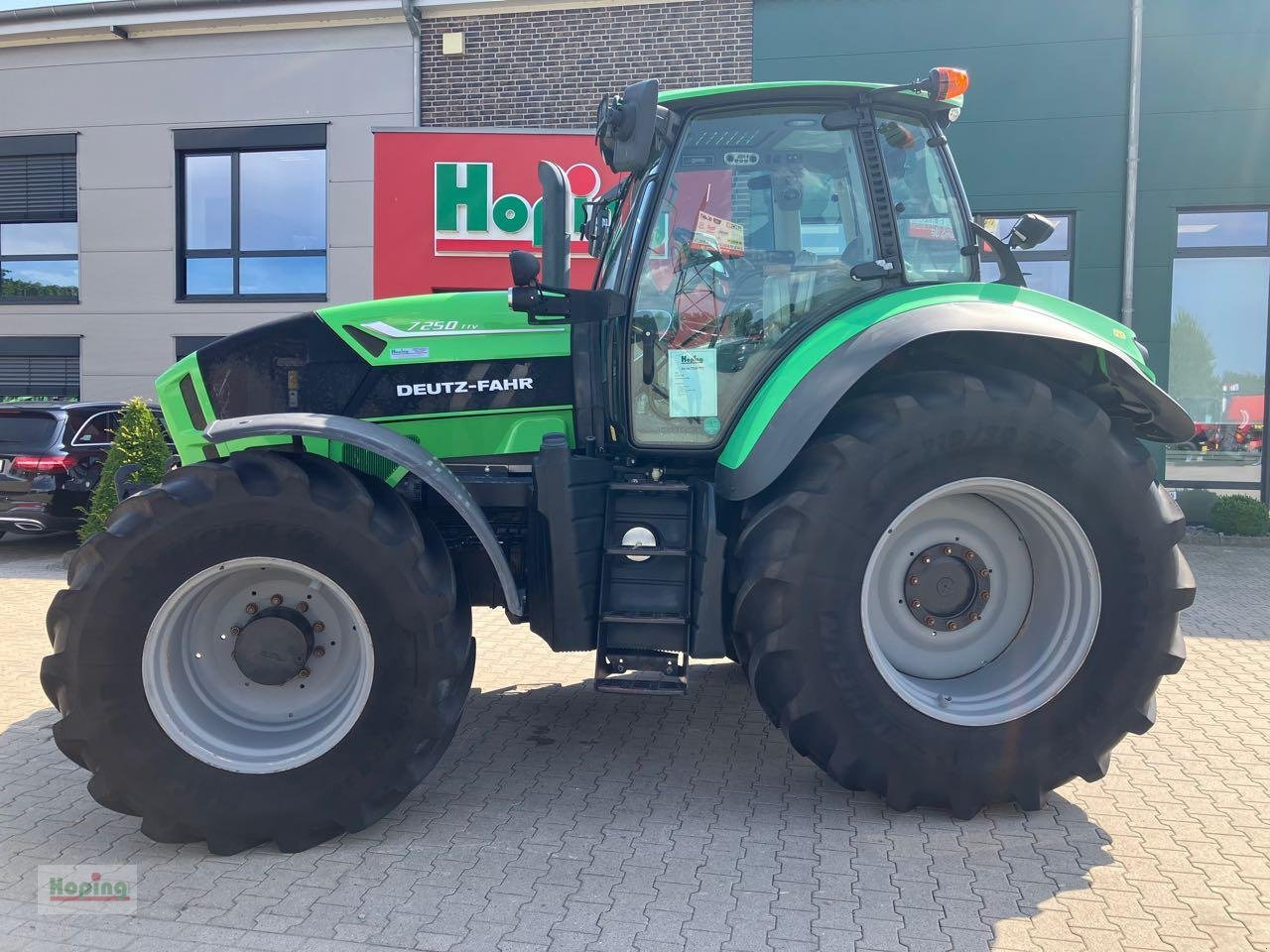 Deutz-Fahr 7250 Agrotron TTV - Tracteur agricole: photos 4 Deutz-Fahr 7250 Agrotron TTV - Tracteur agricole: photos 4