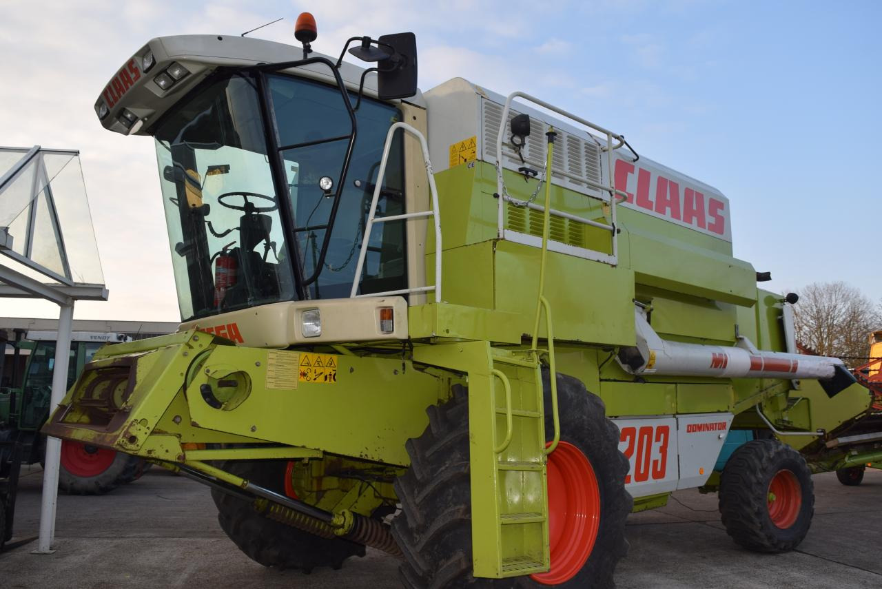 CLAAS Dominator 203 Mega - Moissonneuse-batteuse: photos 1 CLAAS Dominator 203 Mega - Moissonneuse-batteuse: photos 1