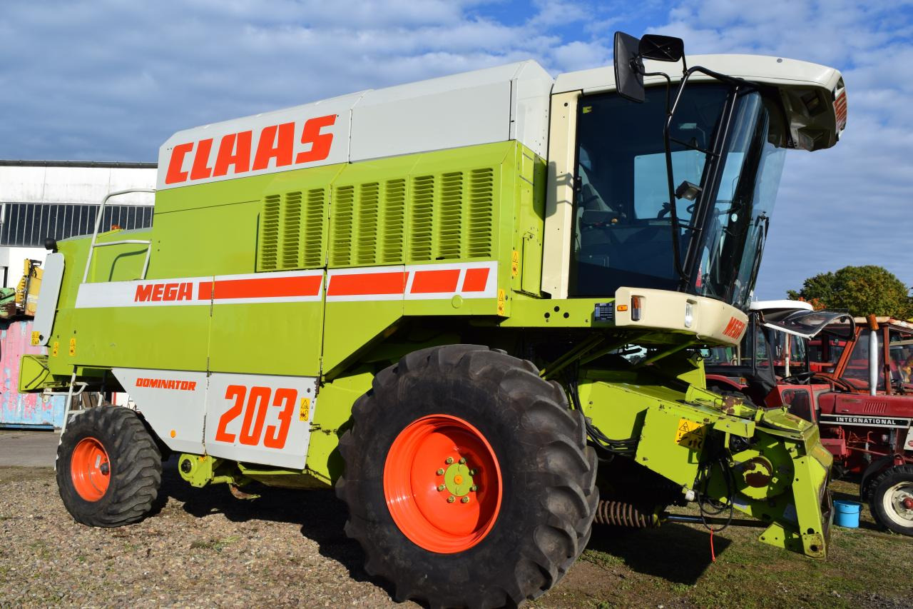 CLAAS Dominator 203 Mega - Moissonneuse-batteuse: photos 1 CLAAS Dominator 203 Mega - Moissonneuse-batteuse: photos 1