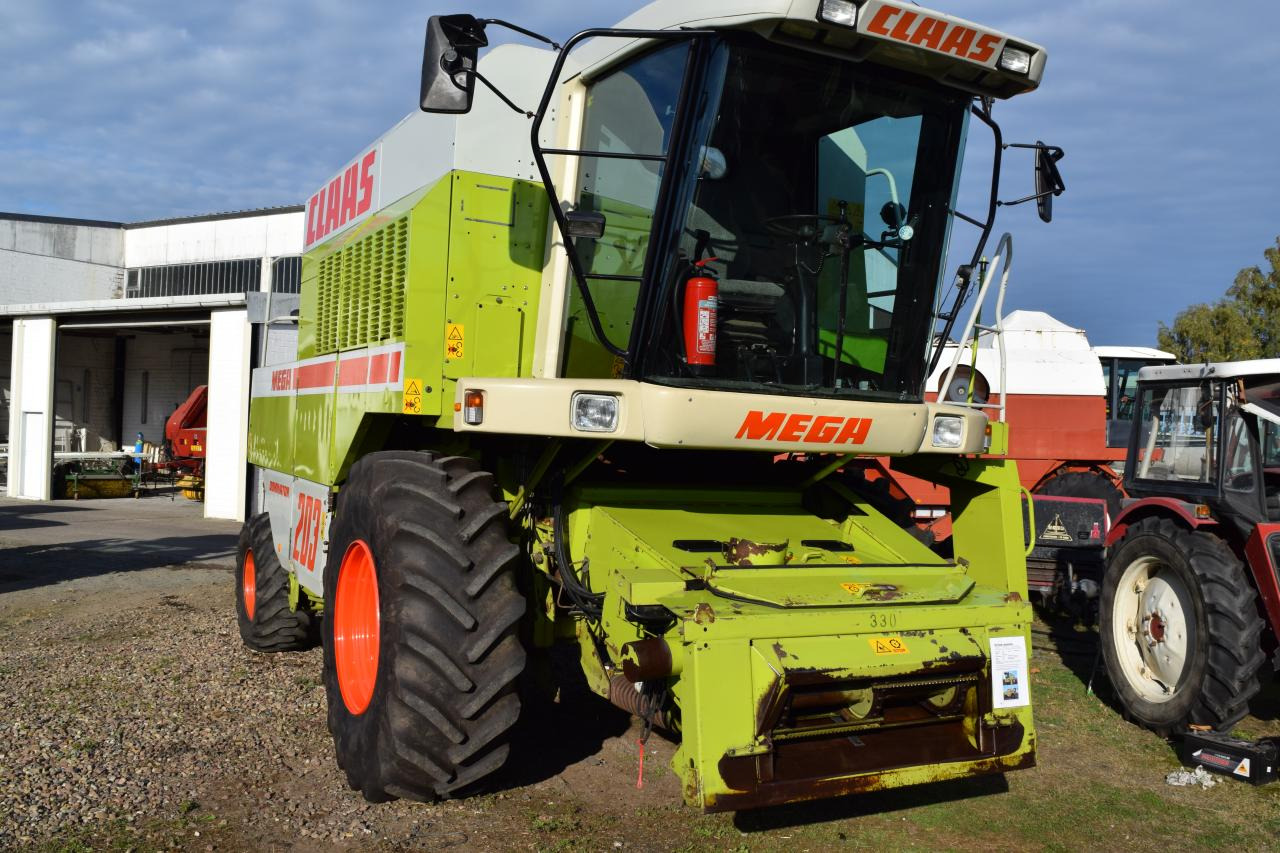 CLAAS Dominator 203 Mega - Moissonneuse-batteuse: photos 3 CLAAS Dominator 203 Mega - Moissonneuse-batteuse: photos 3