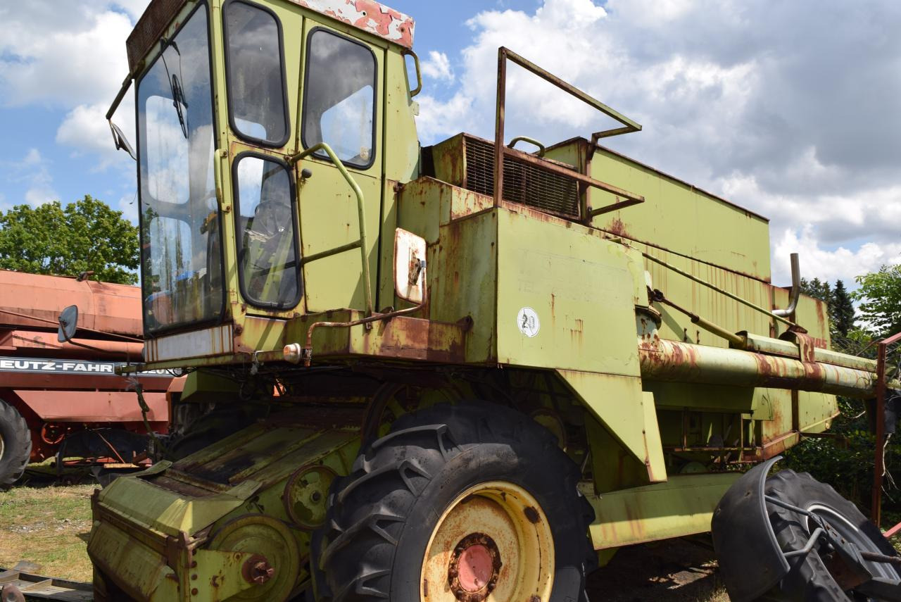 CLAAS Dominator 80 - Moissonneuse-batteuse: photos 1 CLAAS Dominator 80 - Moissonneuse-batteuse: photos 1