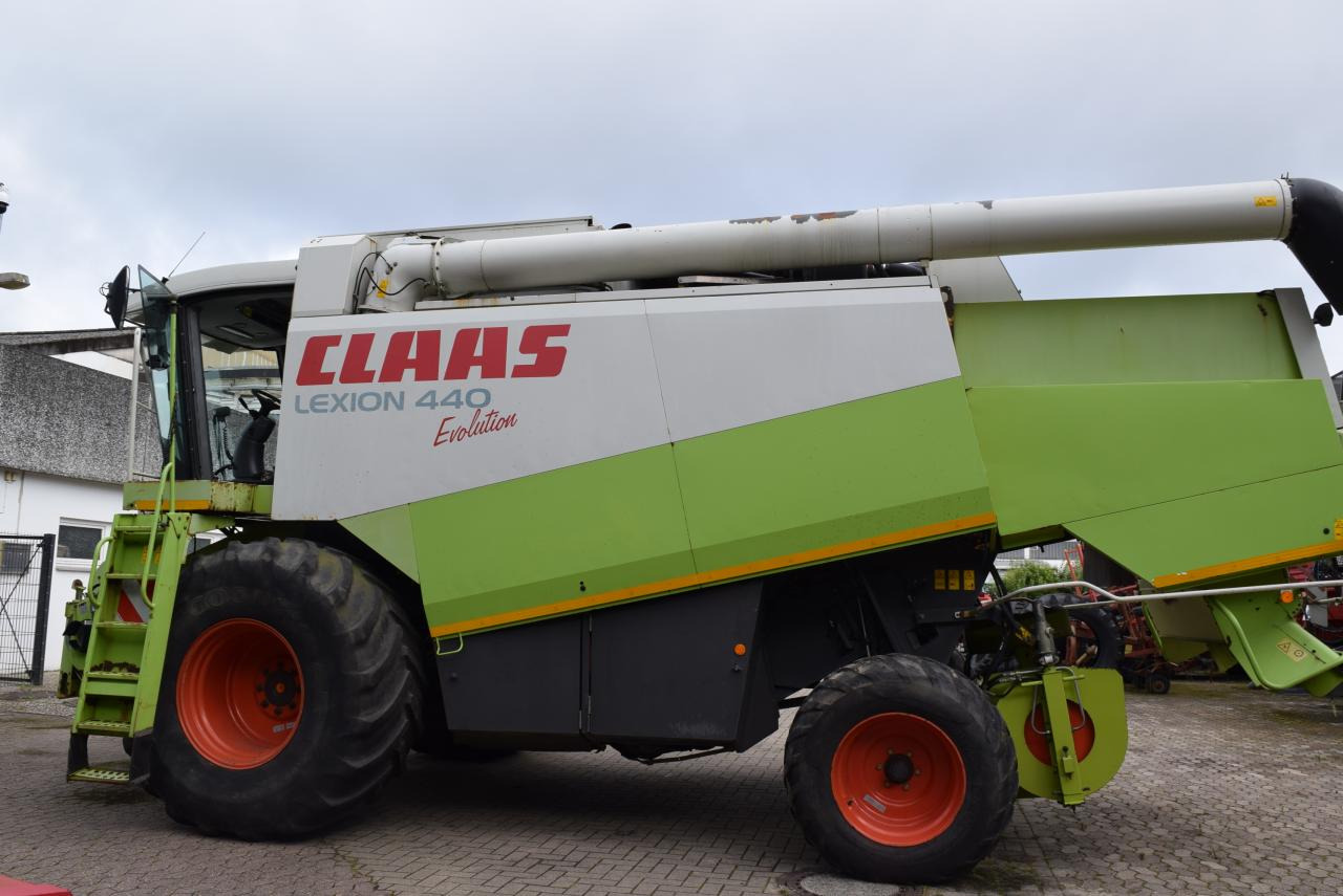 CLAAS Lexion 440 Evolution - Moissonneuse-batteuse: photos 4 CLAAS Lexion 440 Evolution - Moissonneuse-batteuse: photos 4