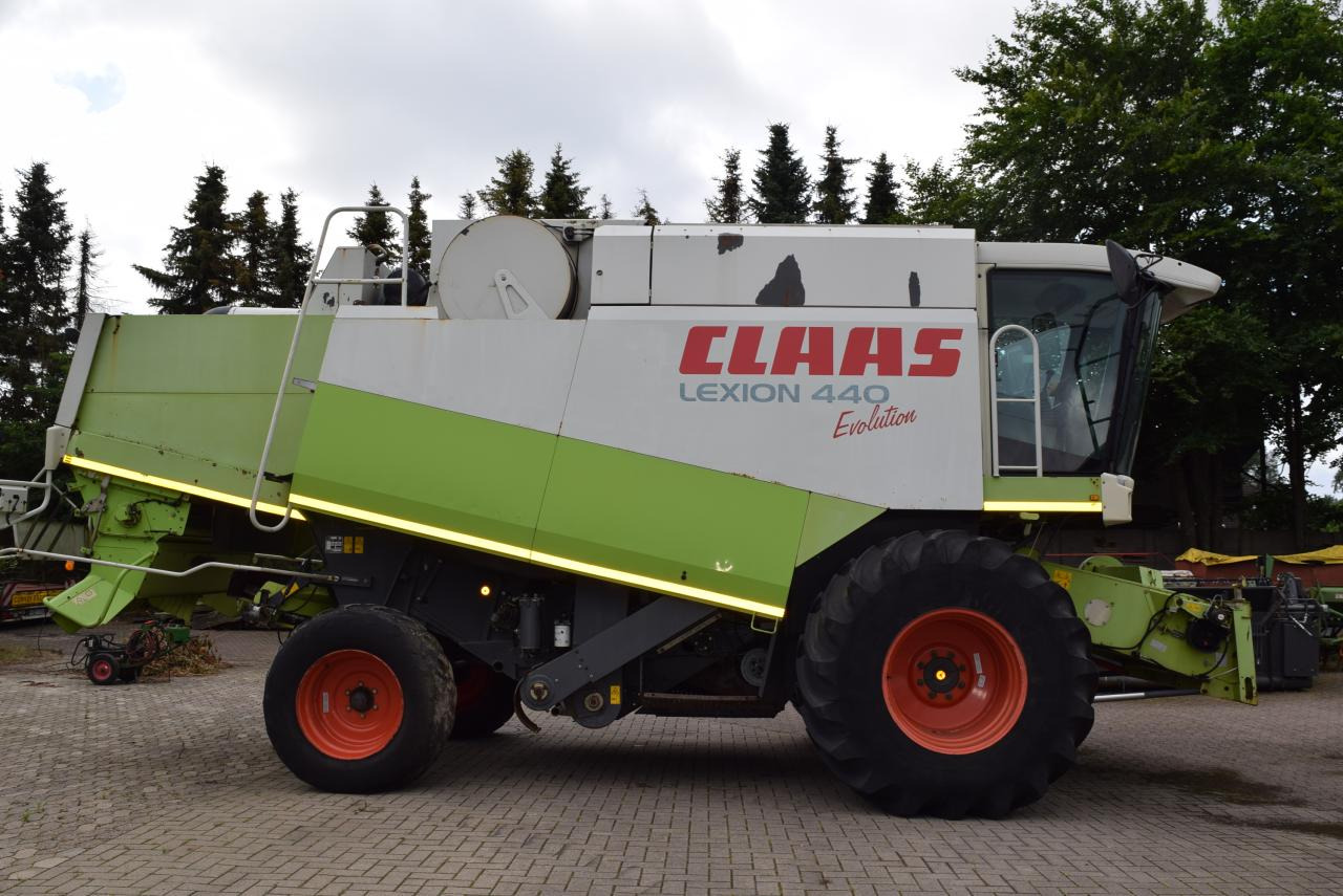 CLAAS Lexion 440 Evolution - Moissonneuse-batteuse: photos 3 CLAAS Lexion 440 Evolution - Moissonneuse-batteuse: photos 3