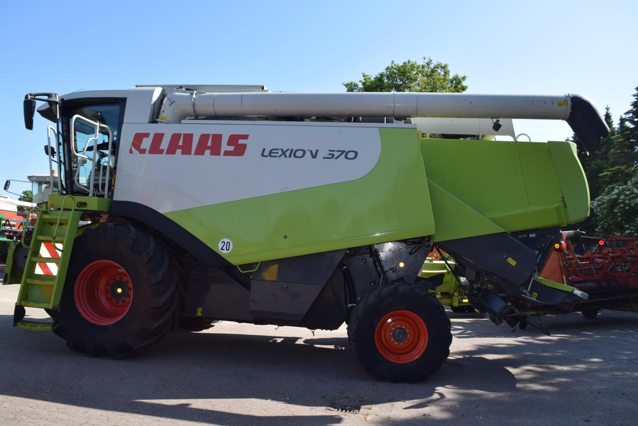 CLAAS Lexion 570 *4x4* - Moissonneuse-batteuse: photos 2 CLAAS Lexion 570 *4x4* - Moissonneuse-batteuse: photos 2