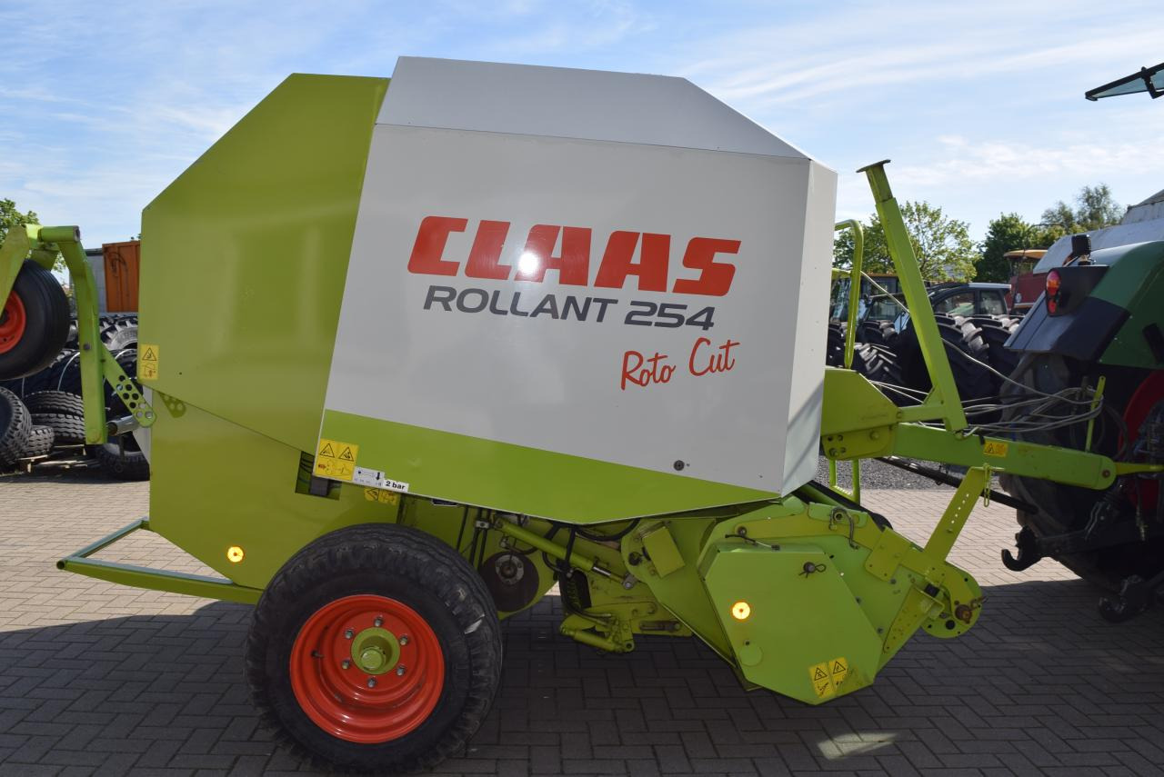 CLAAS Rollant 254 RC - Presse à balles rondes: photos 2 CLAAS Rollant 254 RC - Presse à balles rondes: photos 2