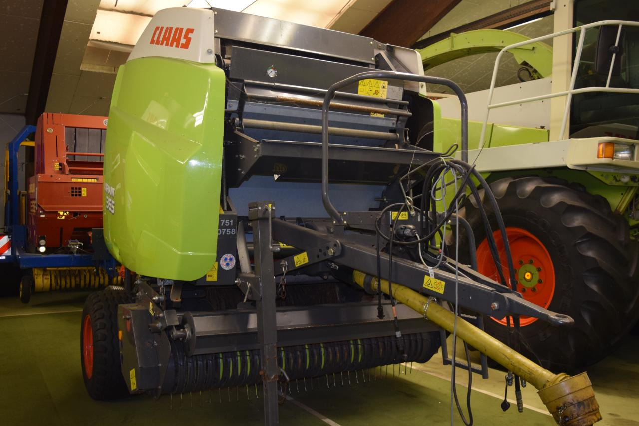 CLAAS Variant 365 RotoCut - Presse à balles rondes: photos 2 CLAAS Variant 365 RotoCut - Presse à balles rondes: photos 2