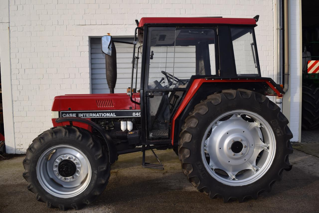Case-IH 840 A/S - Tracteur agricole: photos 1 Case-IH 840 A/S - Tracteur agricole: photos 1