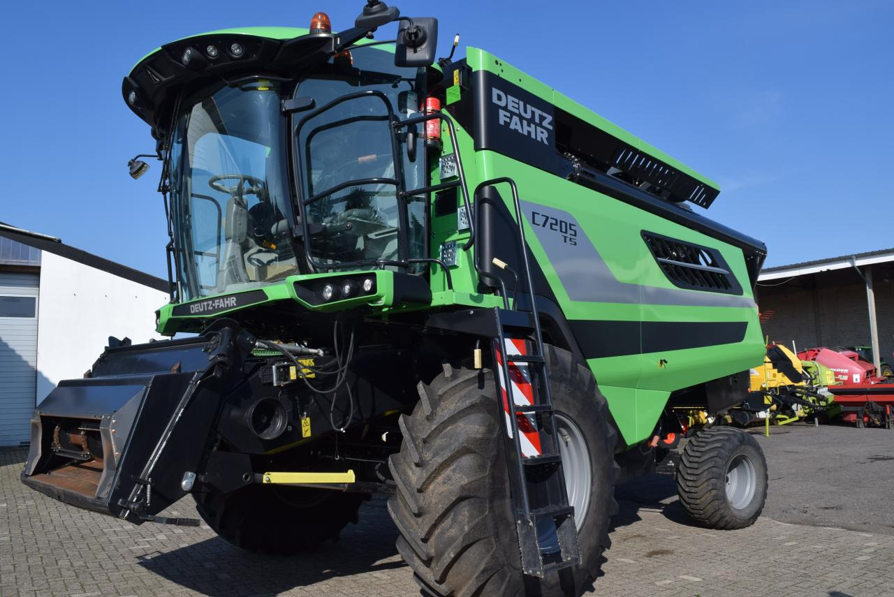 Deutz-Fahr C 7205 TS - Moissonneuse-batteuse: photos 1 Deutz-Fahr C 7205 TS - Moissonneuse-batteuse: photos 1