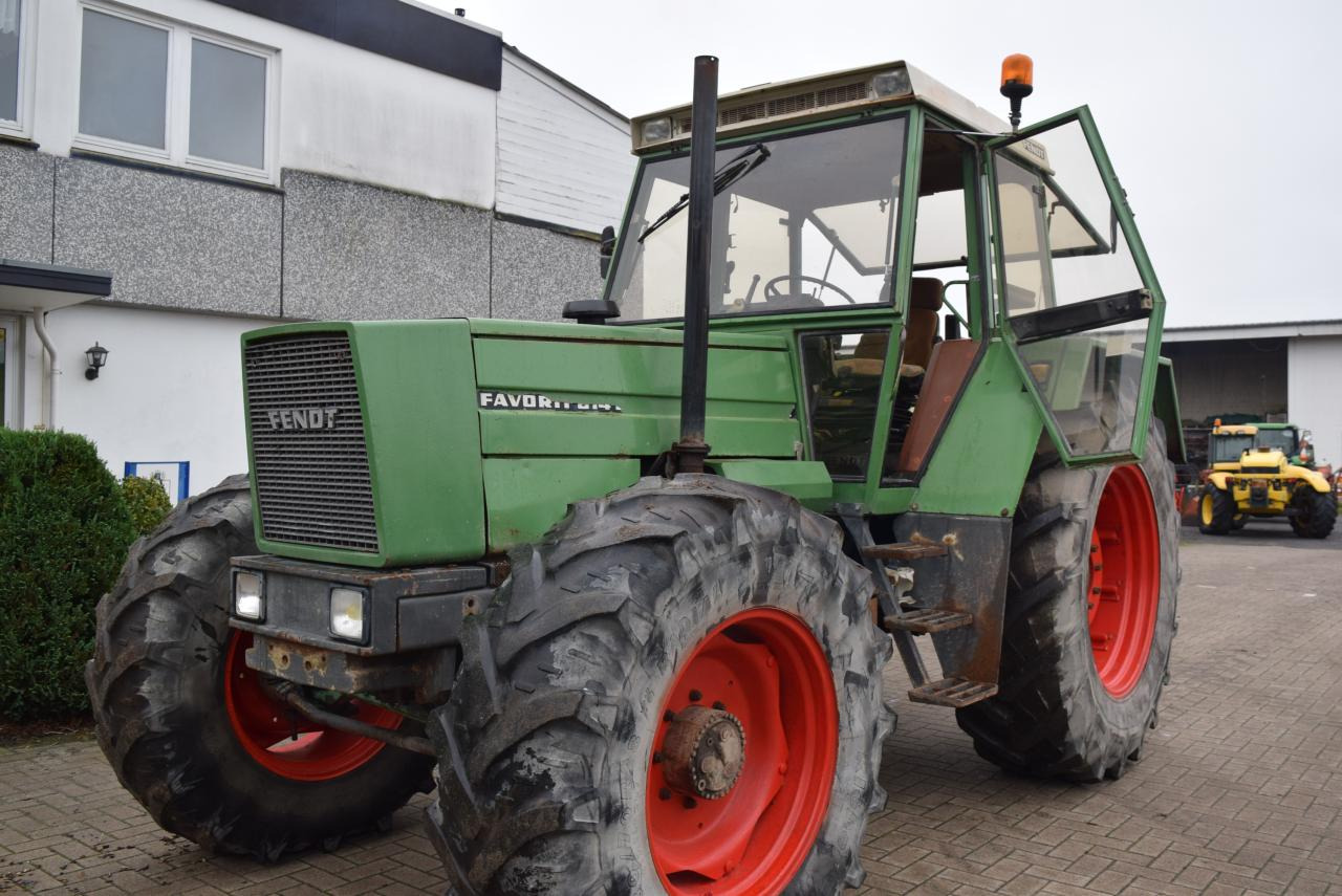 Fendt Favorit 614 LS Turbo - Tracteur agricole: photos 1 Fendt Favorit 614 LS Turbo - Tracteur agricole: photos 1