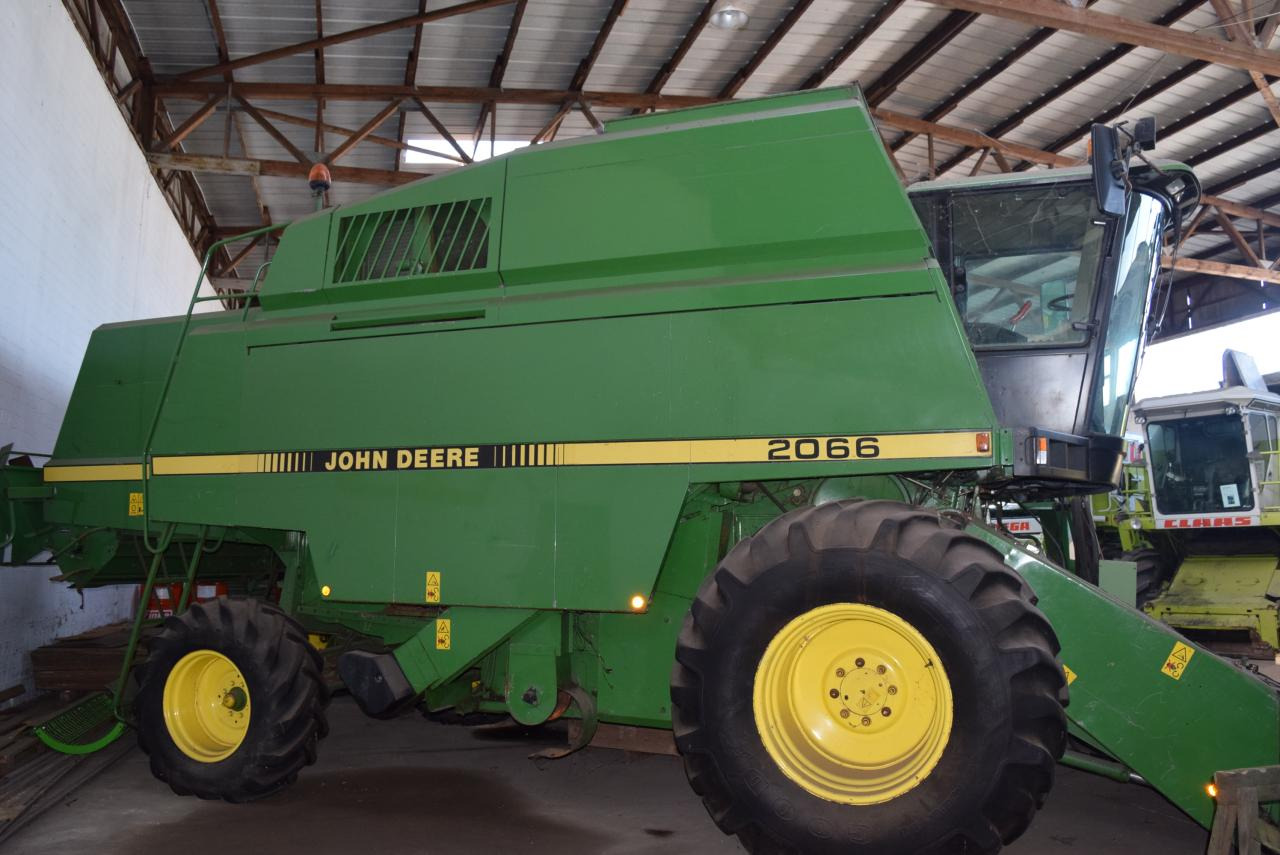 John Deere 2066 - Moissonneuse-batteuse: photos 1 John Deere 2066 - Moissonneuse-batteuse: photos 1