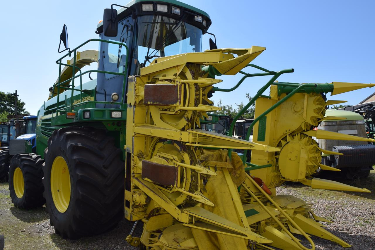 John Deere 7400 - Ensileuse: photos 1 John Deere 7400 - Ensileuse: photos 1