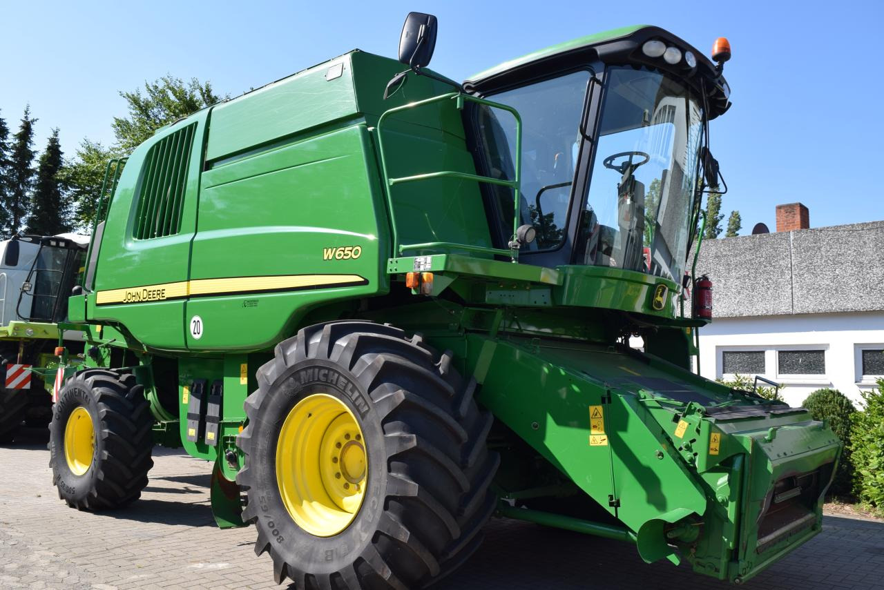 John Deere W 650 - Moissonneuse-batteuse: photos 1 John Deere W 650 - Moissonneuse-batteuse: photos 1