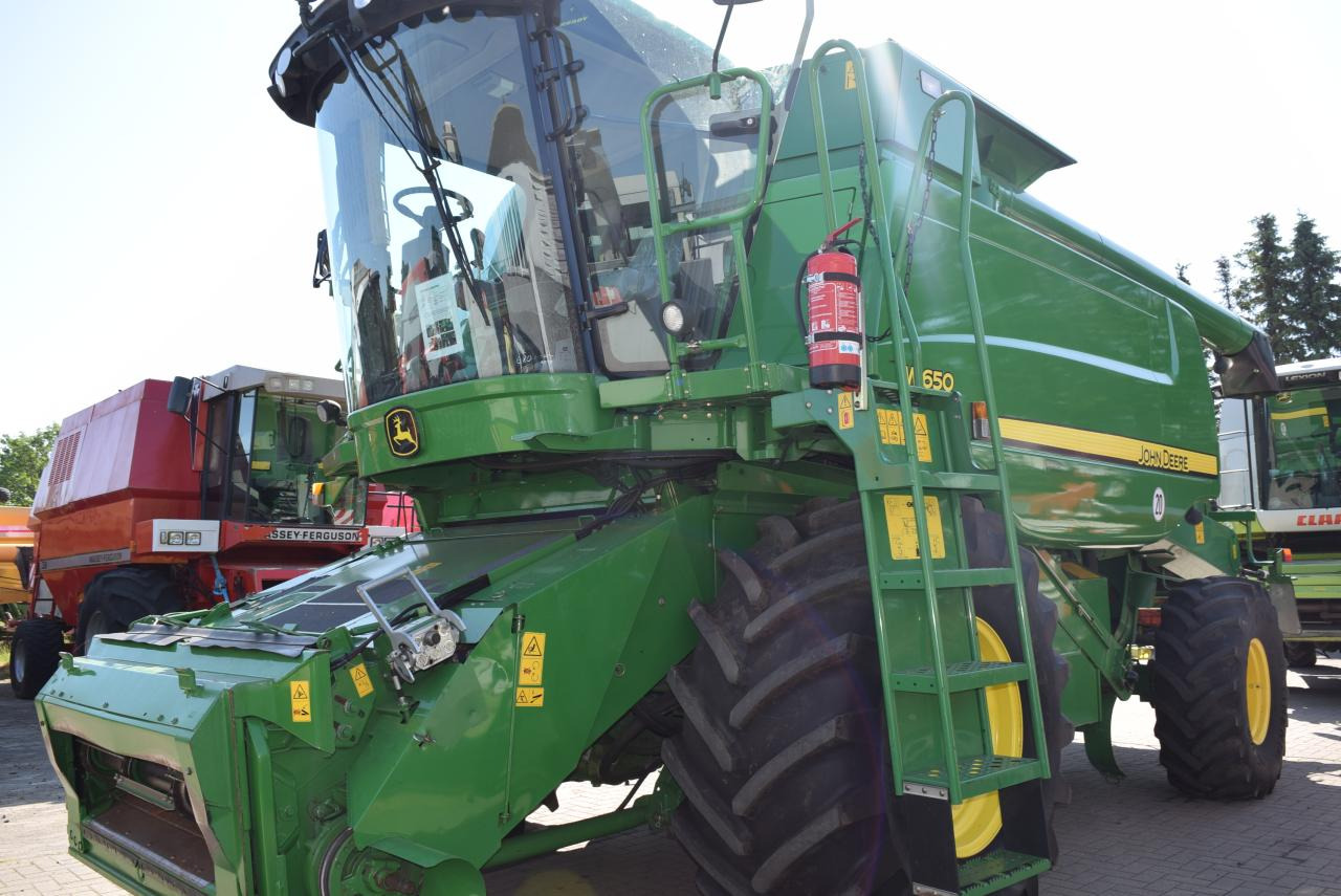 John Deere W 650 - Moissonneuse-batteuse: photos 2 John Deere W 650 - Moissonneuse-batteuse: photos 2