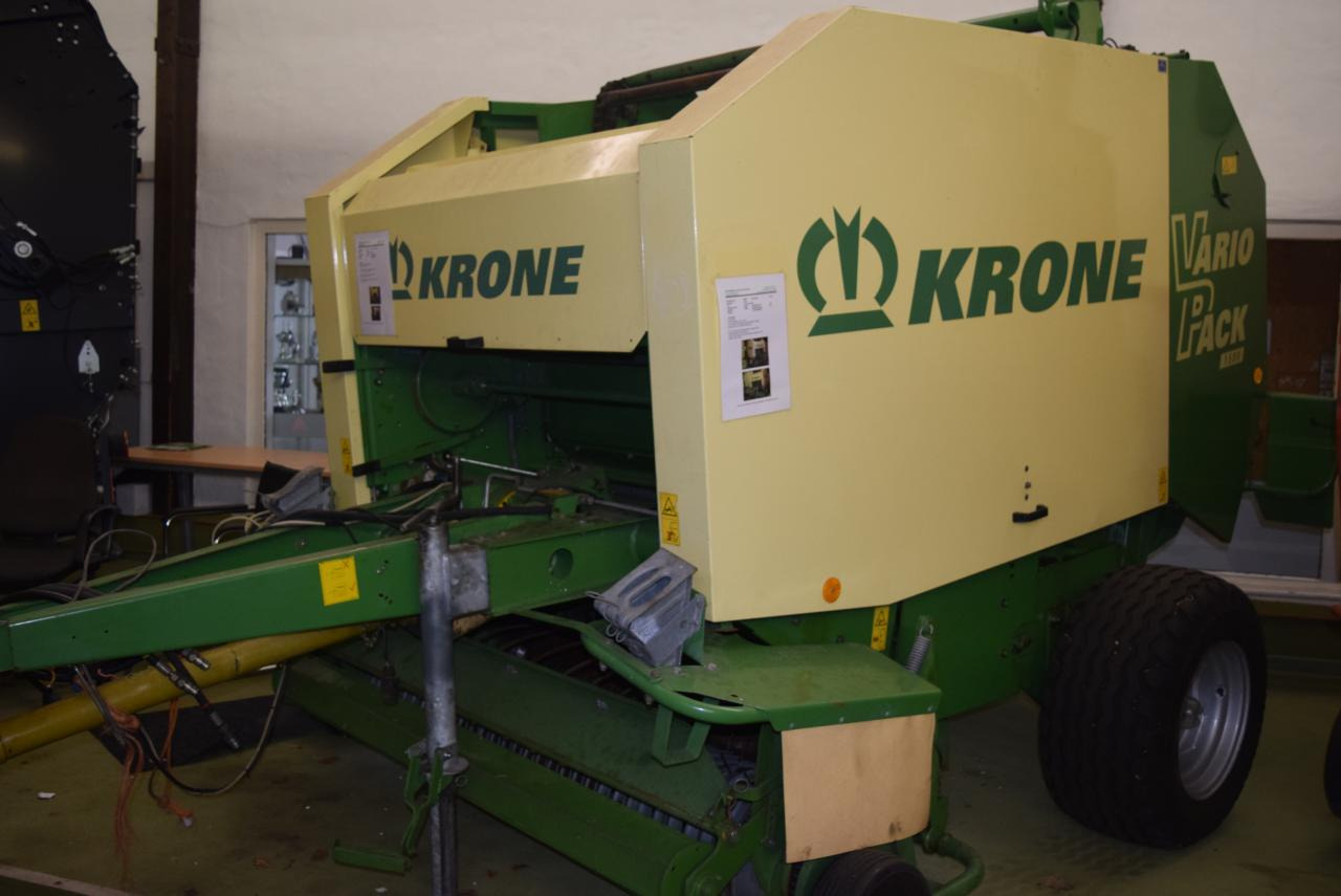 Krone Vario Pack 1500 - Presse à balles rondes: photos 1 Krone Vario Pack 1500 - Presse à balles rondes: photos 1