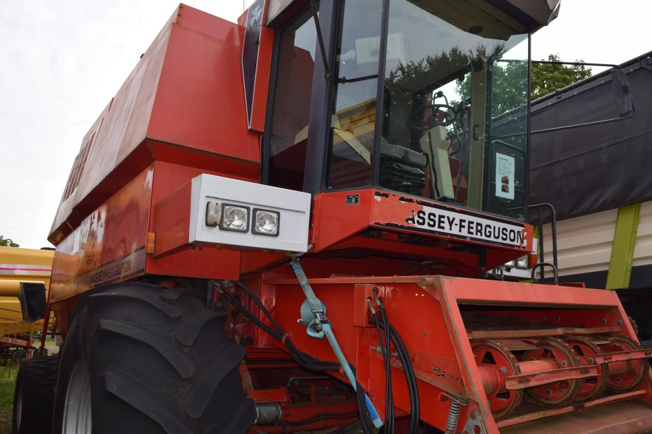 Massey Ferguson MF 38 - Moissonneuse-batteuse: photos 2 Massey Ferguson MF 38 - Moissonneuse-batteuse: photos 2