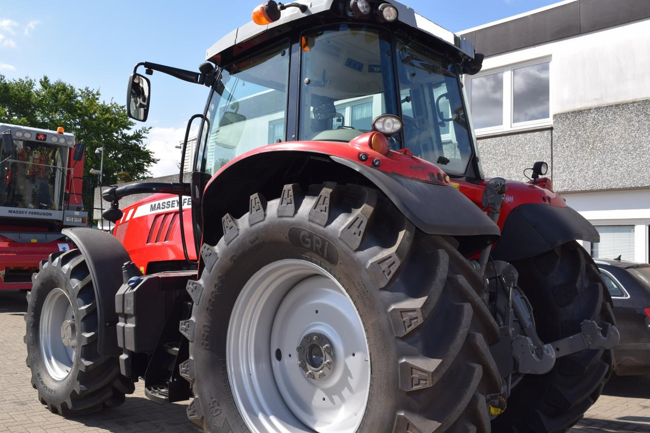 Massey Ferguson MF 7715 Dyna-6 - Tracteur agricole: photos 4 Massey Ferguson MF 7715 Dyna-6 - Tracteur agricole: photos 4