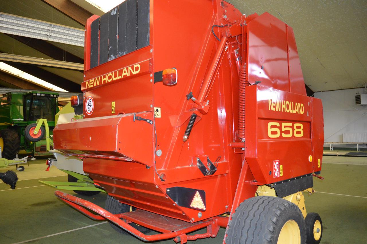 New Holland 658 - Presse à balles rondes: photos 3 New Holland 658 - Presse à balles rondes: photos 3