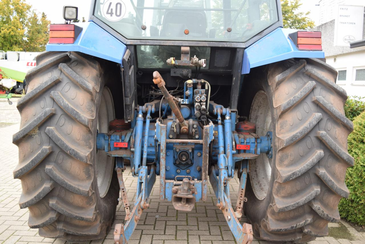 New Holland 8340 - Tracteur agricole: photos 4 New Holland 8340 - Tracteur agricole: photos 4