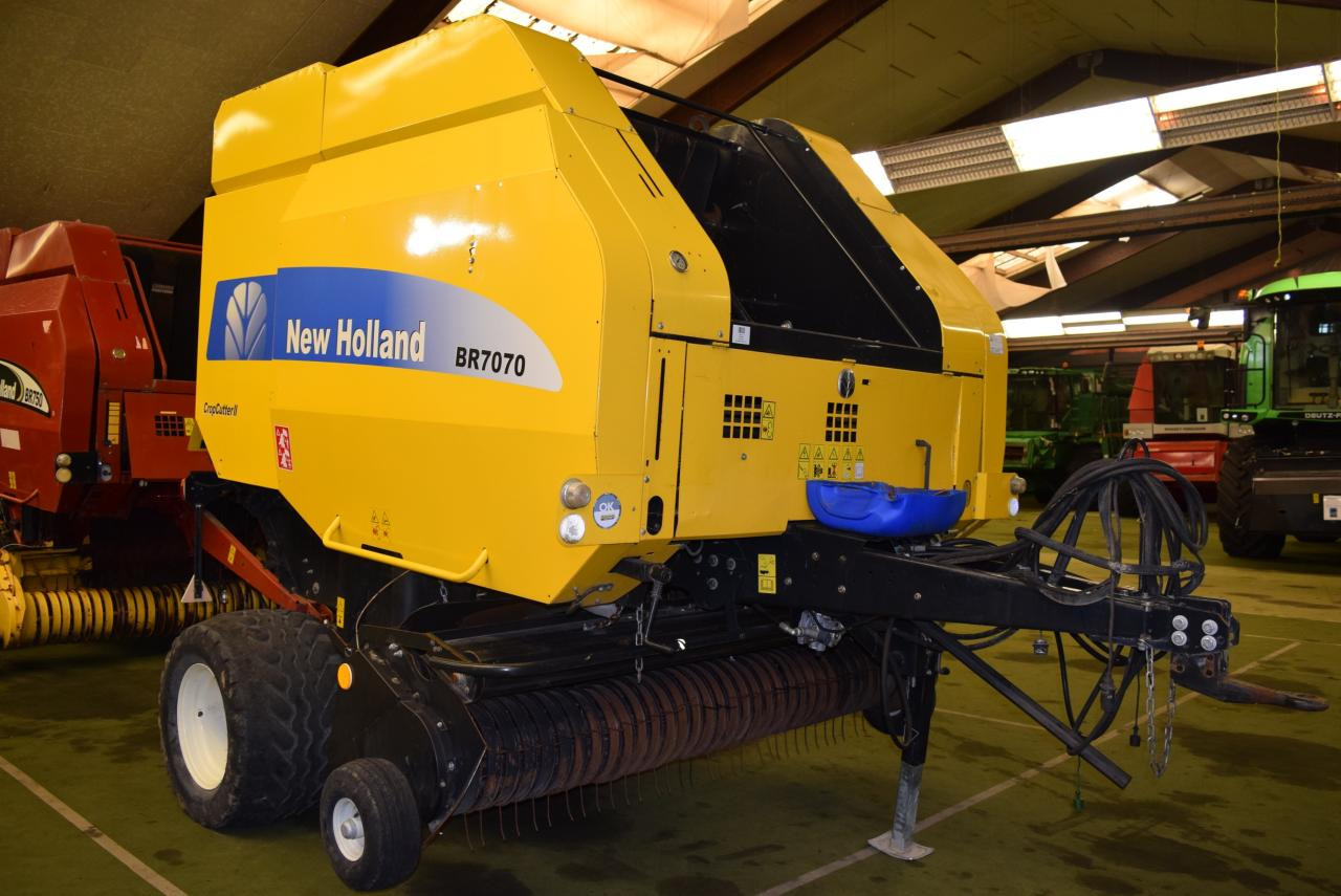 New Holland BR 7070 Crop Cutter II - Presse à balles rondes: photos 3 New Holland BR 7070 Crop Cutter II - Presse à balles rondes: photos 3