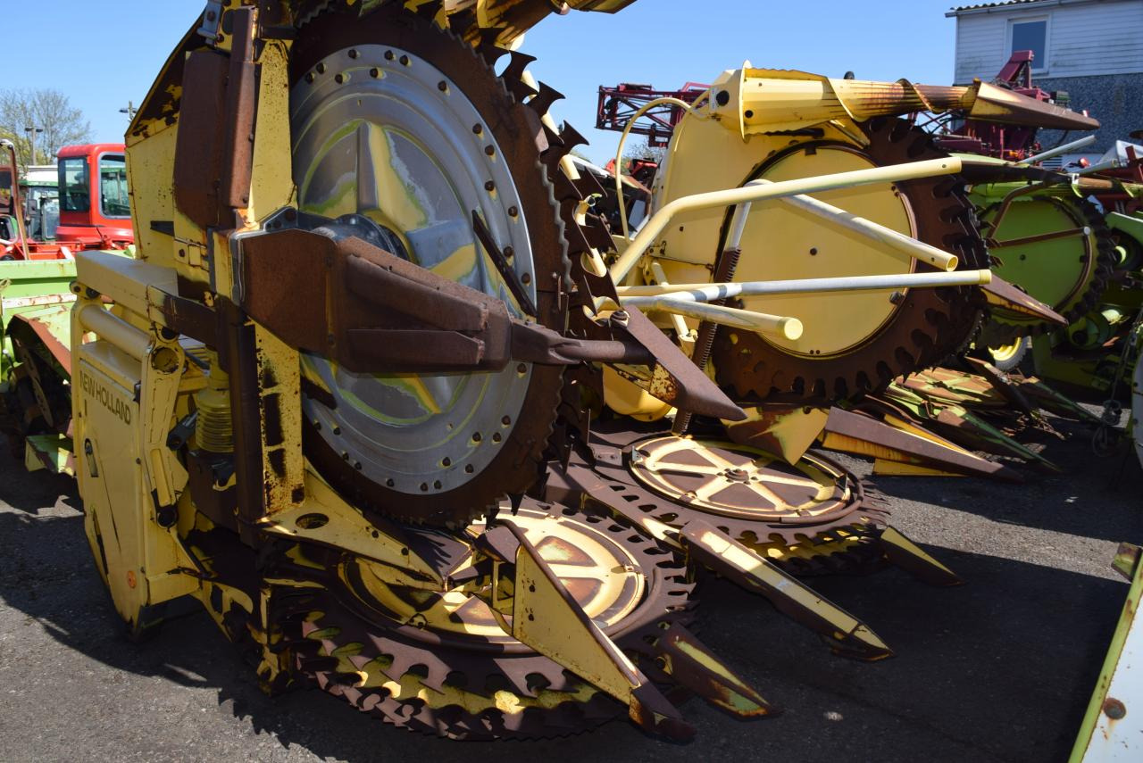 New Holland RI 600 *Maisgebiss* - Cueilleur de maïs: photos 1 New Holland RI 600 *Maisgebiss* - Cueilleur de maïs: photos 1