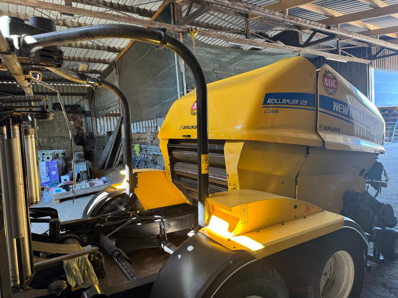 New Holland Rooll Baler 125 Combi - Presse à balles rondes: photos 5 New Holland Rooll Baler 125 Combi - Presse à balles rondes: photos 5