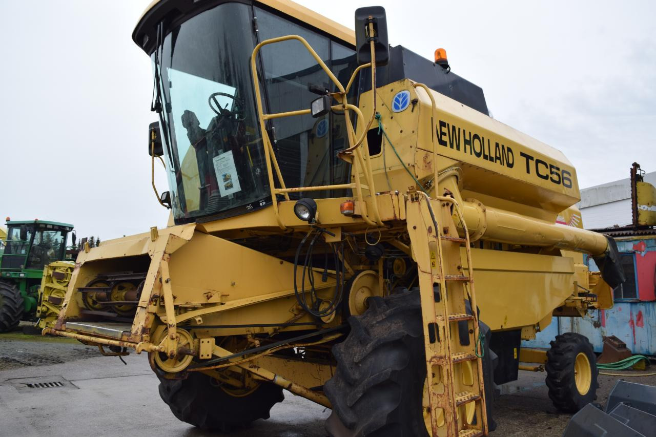 New Holland TC 56 - Moissonneuse-batteuse: photos 2 New Holland TC 56 - Moissonneuse-batteuse: photos 2