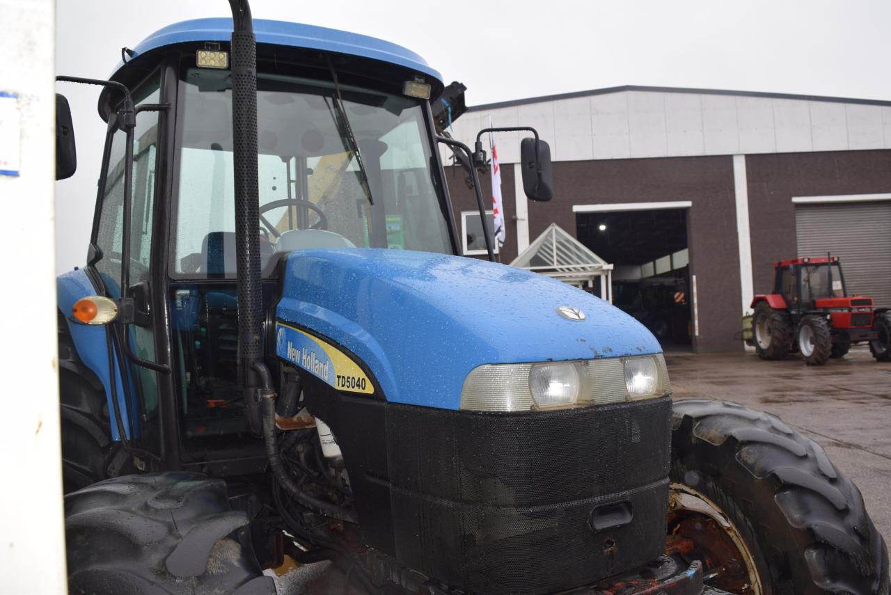 New Holland TD 5040 - Tracteur agricole: photos 2 New Holland TD 5040 - Tracteur agricole: photos 2
