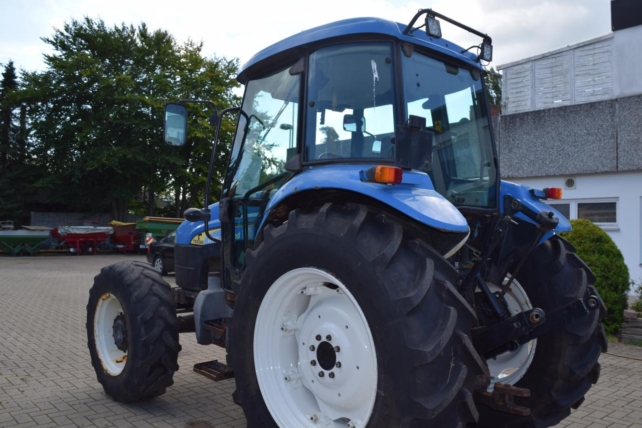 New Holland TD 5040 - Tracteur agricole: photos 5 New Holland TD 5040 - Tracteur agricole: photos 5