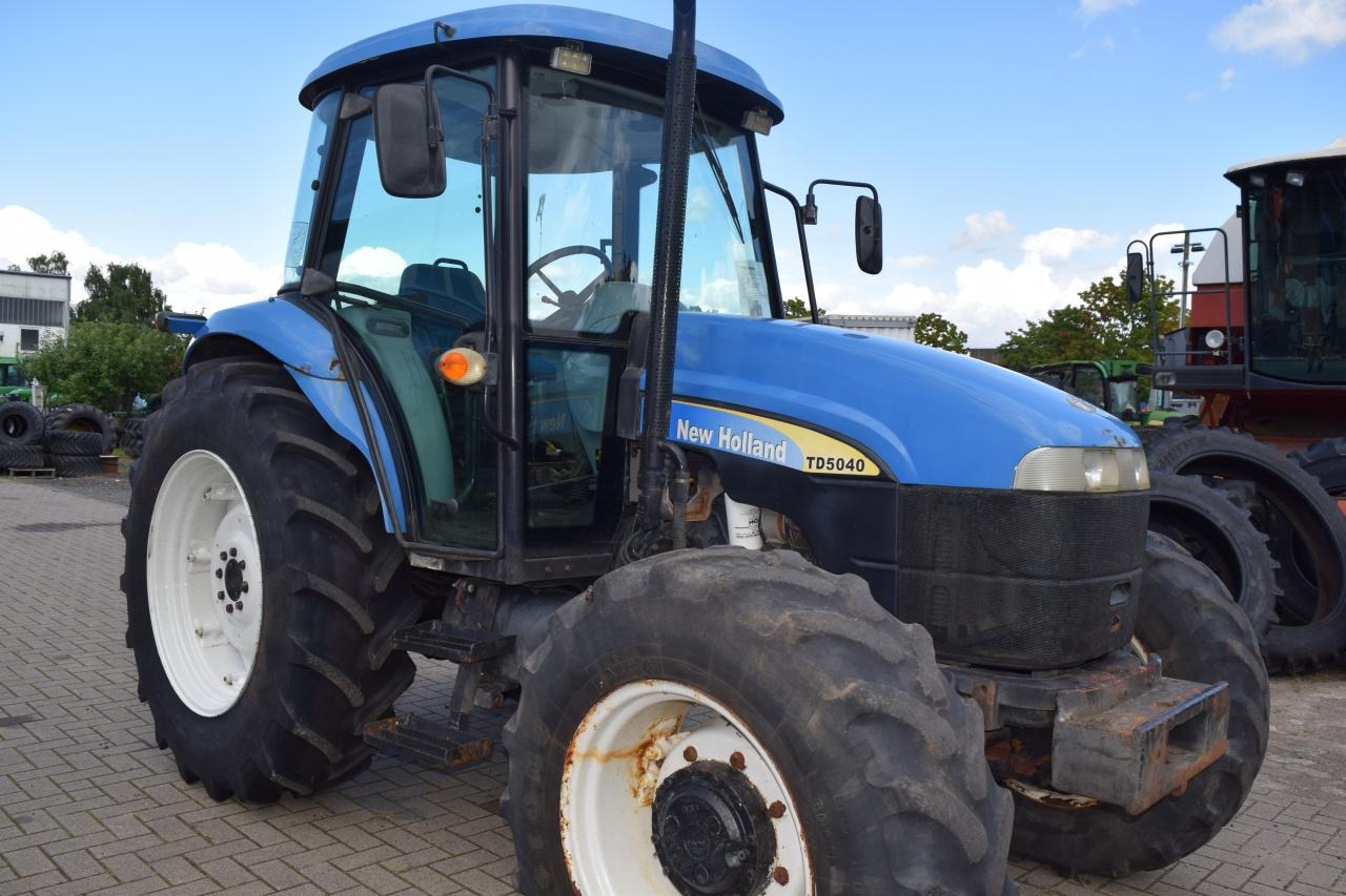 New Holland TD 5040 - Tracteur agricole: photos 3 New Holland TD 5040 - Tracteur agricole: photos 3