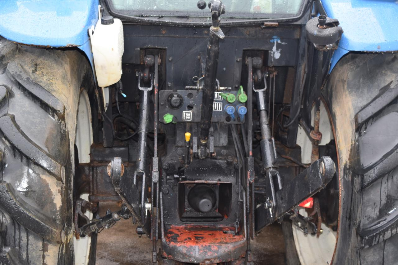 New Holland TD 5040 - Tracteur agricole: photos 4 New Holland TD 5040 - Tracteur agricole: photos 4
