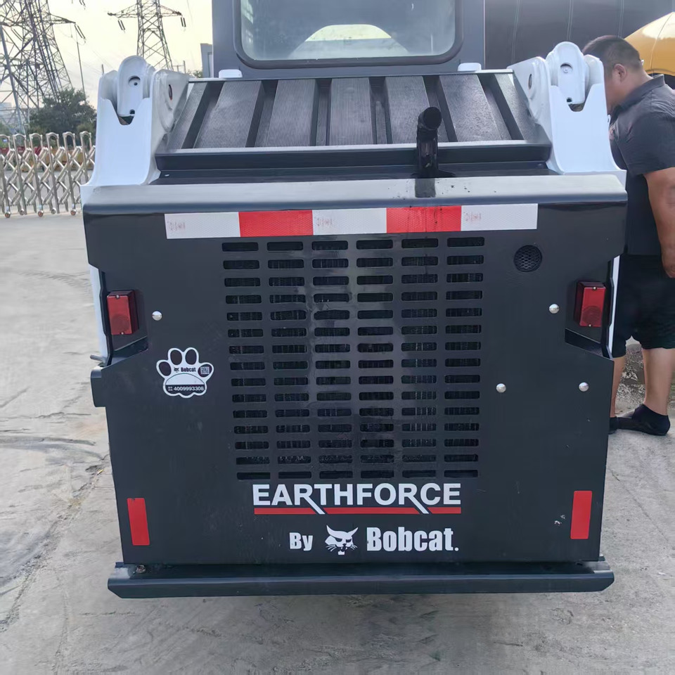 BOBCAT S160 - Mini chargeuse: photos 3 BOBCAT S160 - Mini chargeuse: photos 3