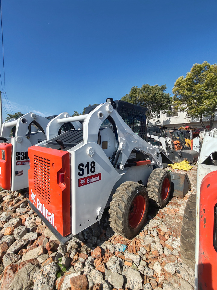 BOBCAT S18 - Mini chargeuse: photos 2 BOBCAT S18 - Mini chargeuse: photos 2