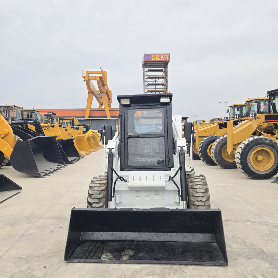 BOBCAT S300 - Mini chargeuse: photos 4 BOBCAT S300 - Mini chargeuse: photos 4