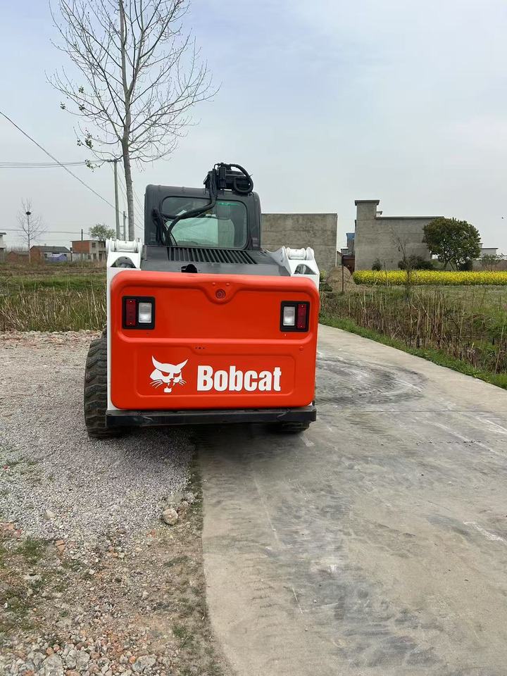 BOBCAT S550 - Mini chargeuse: photos 2 BOBCAT S550 - Mini chargeuse: photos 2