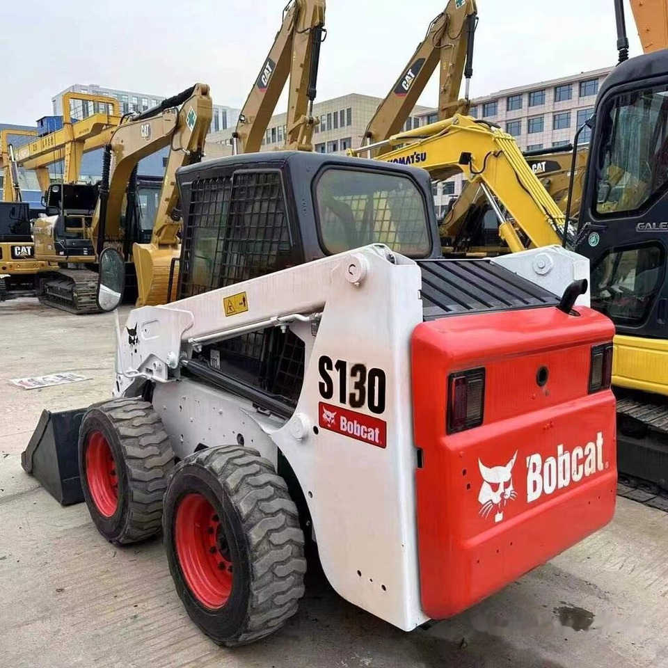 Bobcat S130 - Mini chargeuse: photos 3 Bobcat S130 - Mini chargeuse: photos 3