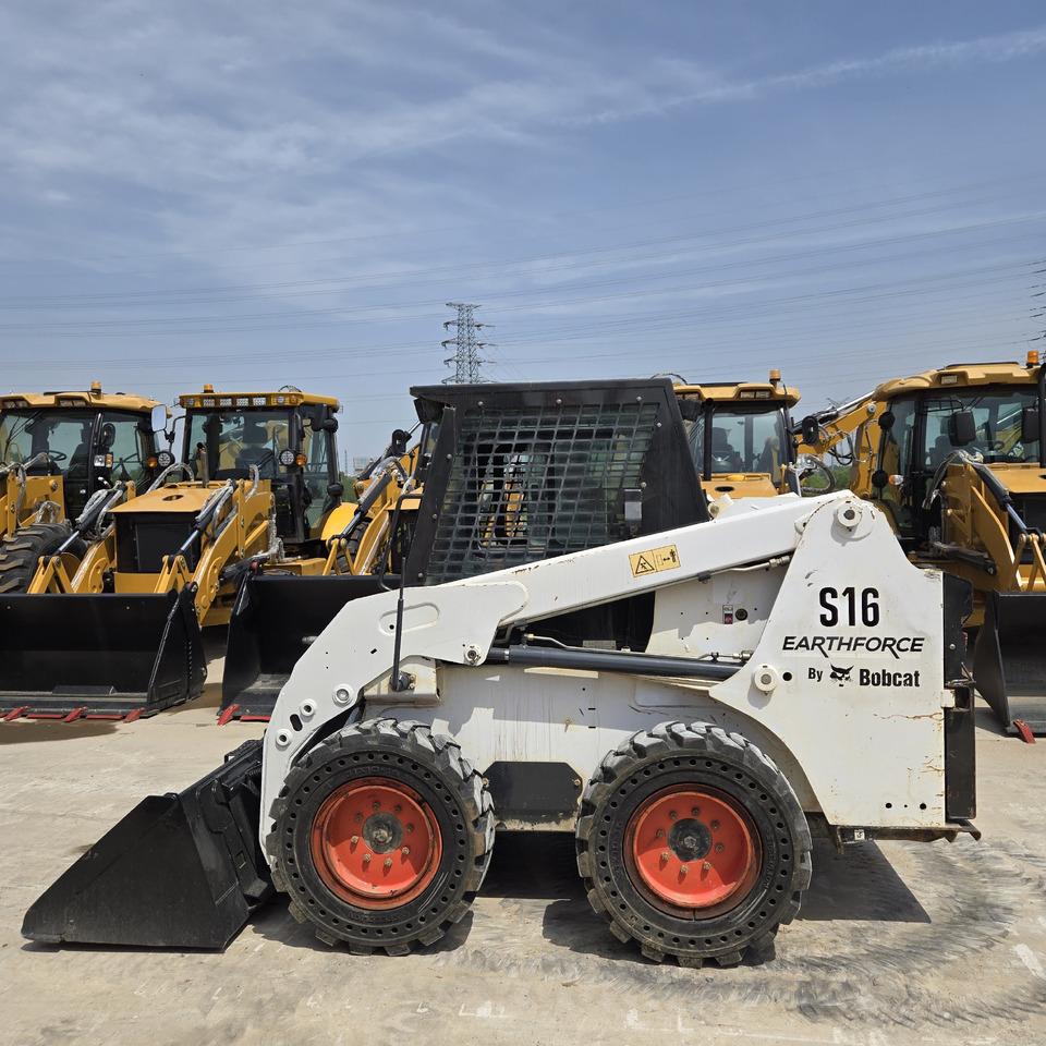 Bobcat S16 - Mini chargeuse: photos 1 Bobcat S16 - Mini chargeuse: photos 1
