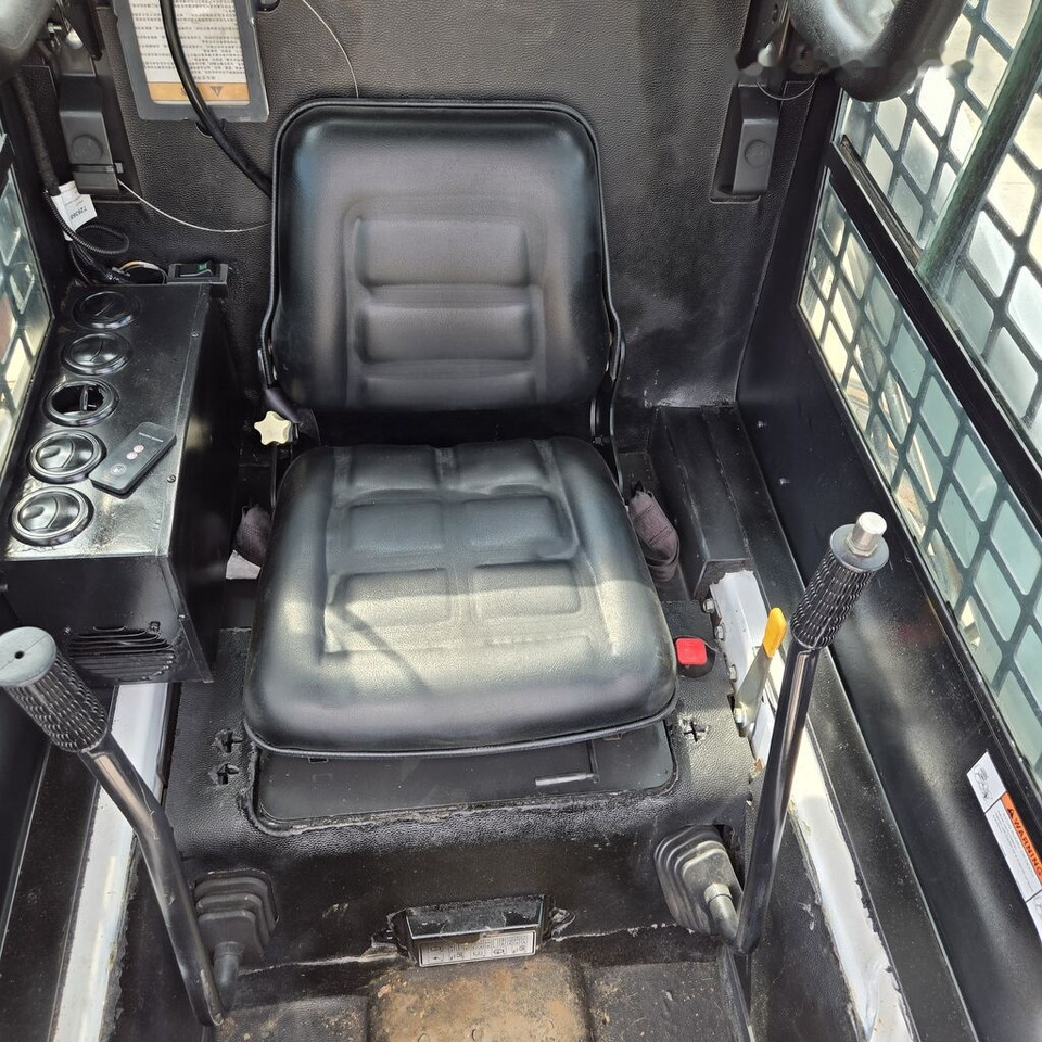 Bobcat S18 - Mini chargeuse: photos 2 Bobcat S18 - Mini chargeuse: photos 2