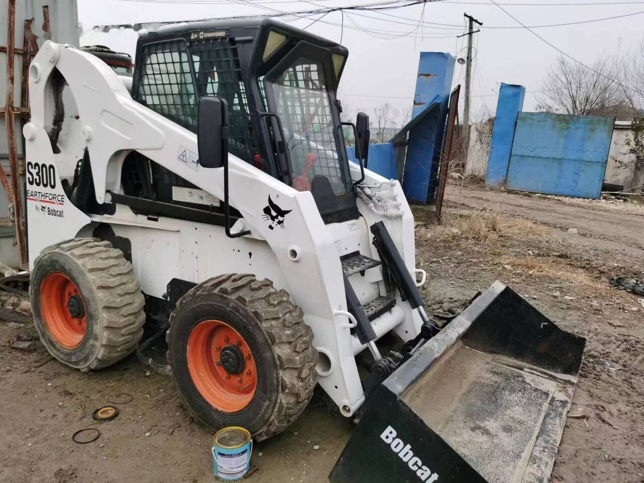Bobcat S300 - Mini chargeuse: photos 2 Bobcat S300 - Mini chargeuse: photos 2